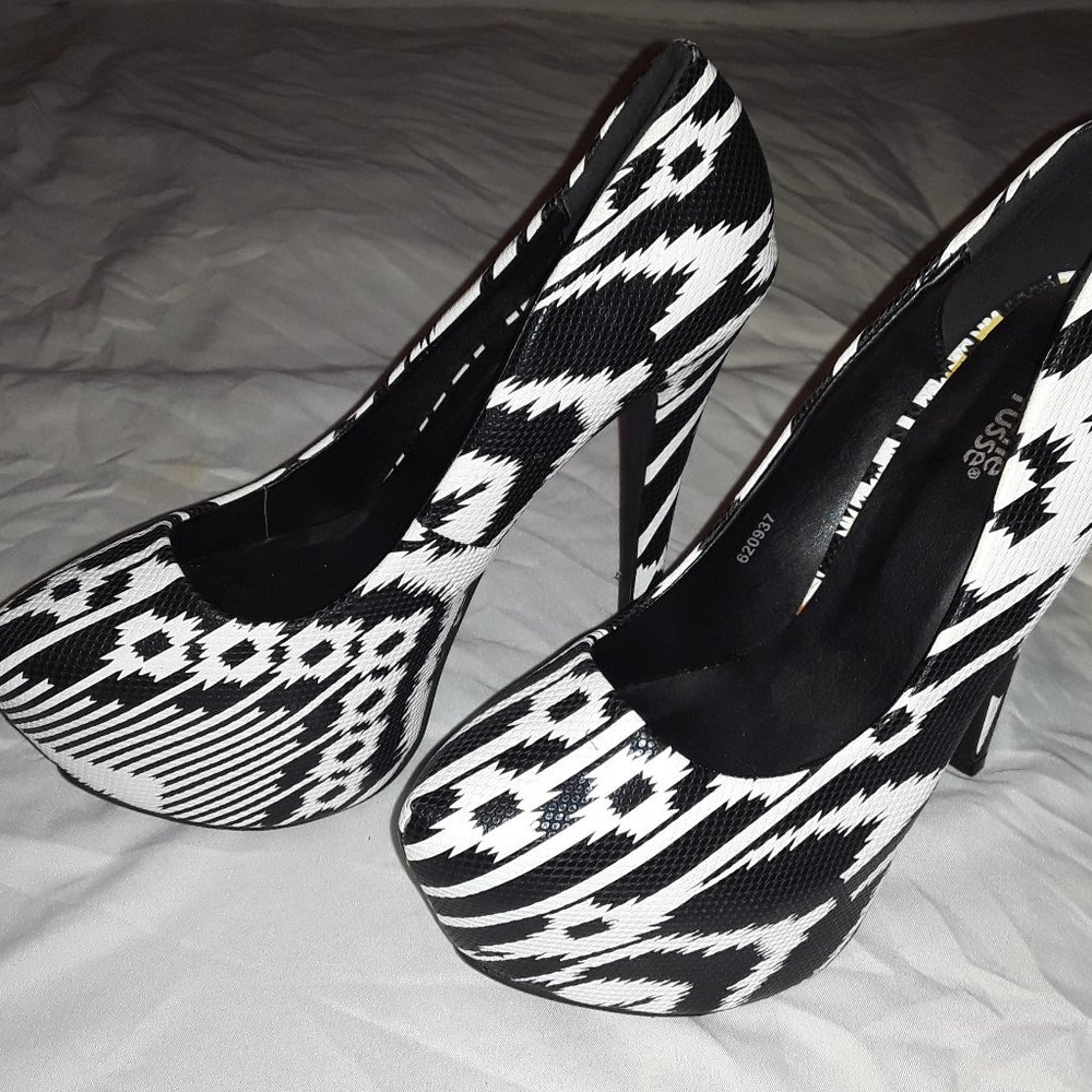 Charlotte Russe platform high heel  women 8  black